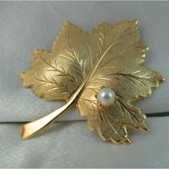 Signed Sarah Coventry “Whispering Leaf “ Pin Brooch - Picture 3 of 10
